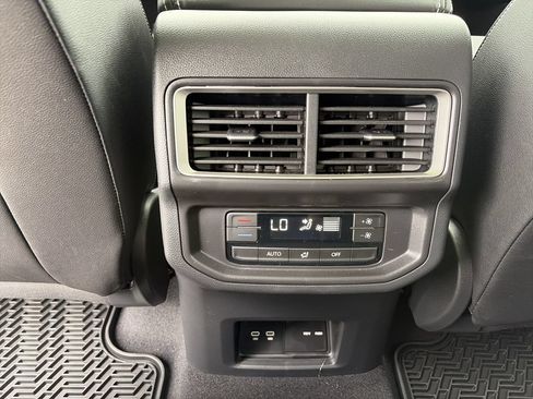 Certified 2026 Volkswagen Atlas SE FWD image 30