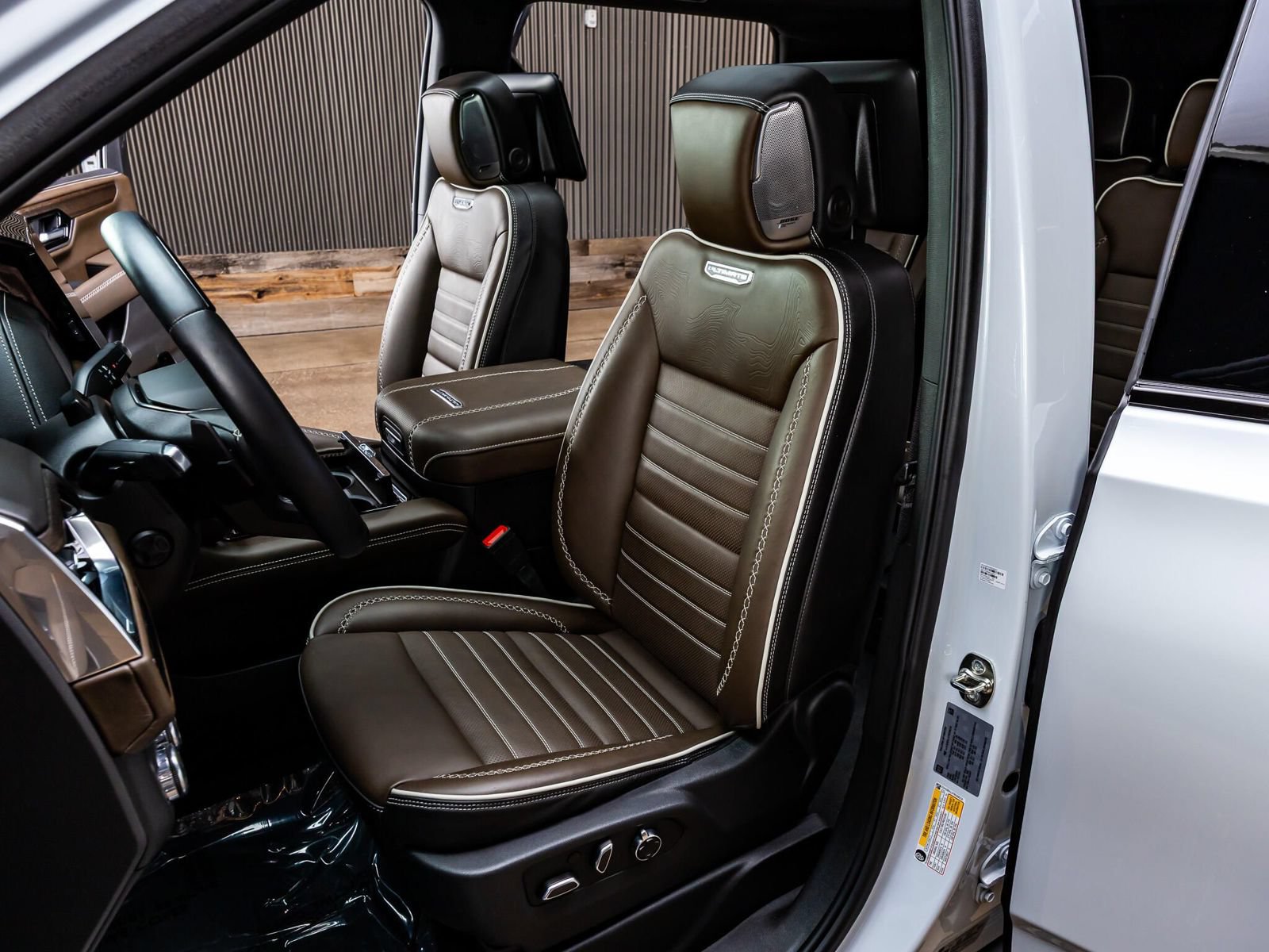 Used 2026 GMC Yukon Denali Ultimate w/ LPO, Floor Liner Package AWD/4WD image 30