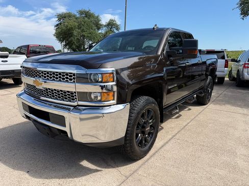 Used 2019 Chevrolet Silverado 2500 W/T AWD/4WD image 3