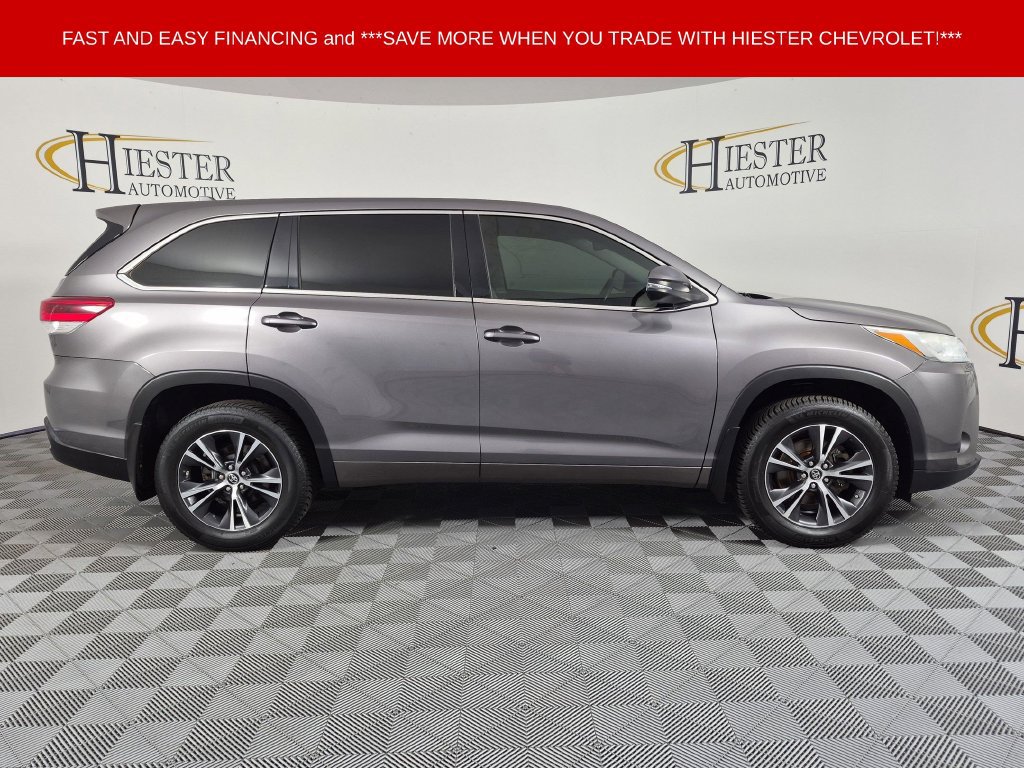 Used 2018 Toyota Highlander Plus AWD/4WD image 3