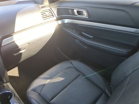 Used 2018 Ford Explorer XLT w/ Equipment Group 202A image 16