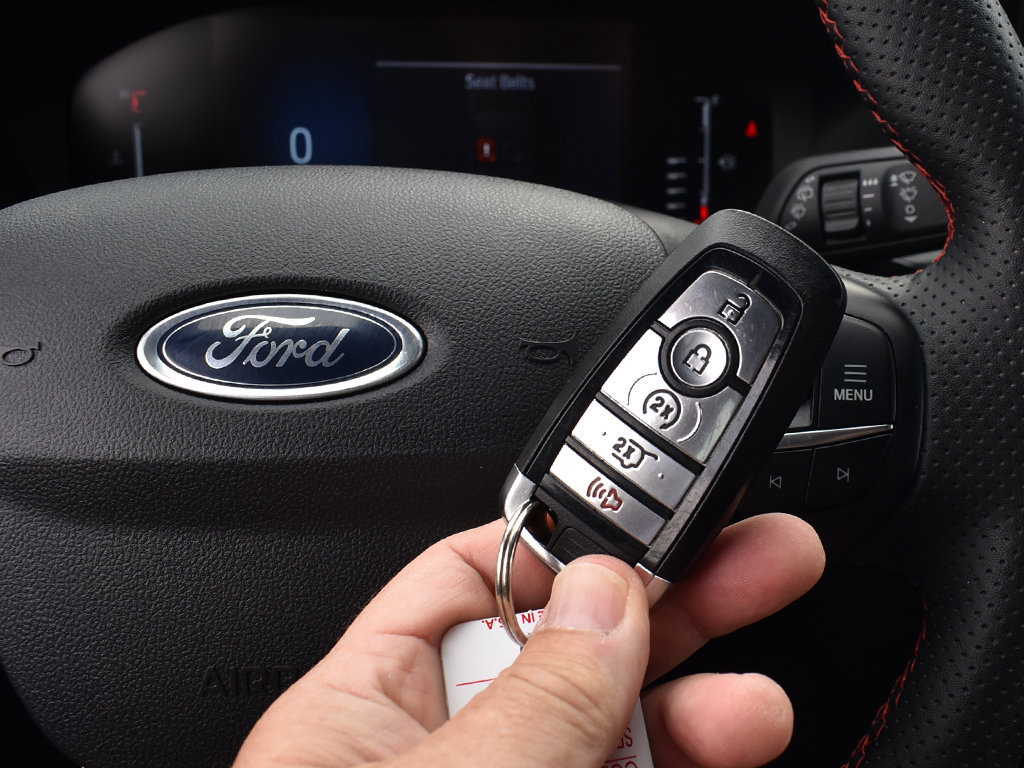 Used 2024 Ford Escape ST-Line w/ Tech Pack #1 AWD/4WD image 11