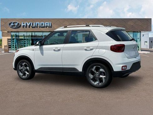 New 2025 Hyundai Venue SEL image 5