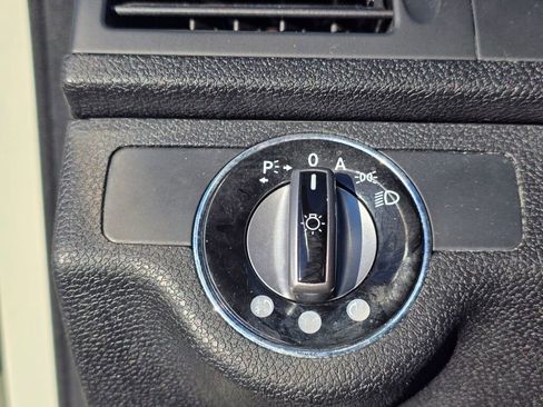 Used 2009 Mercedes-Benz C 300 Sedan image 25