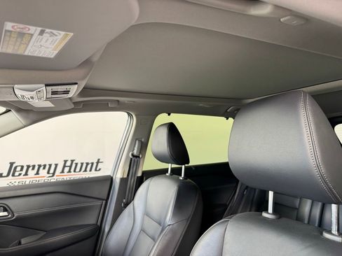 Used 2025 Nissan Rogue SL w/ Tech Package image 4