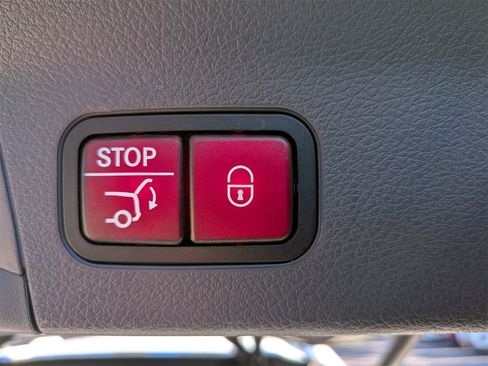 Used 2020 Mercedes-Benz GLS 450 4MATIC image 36