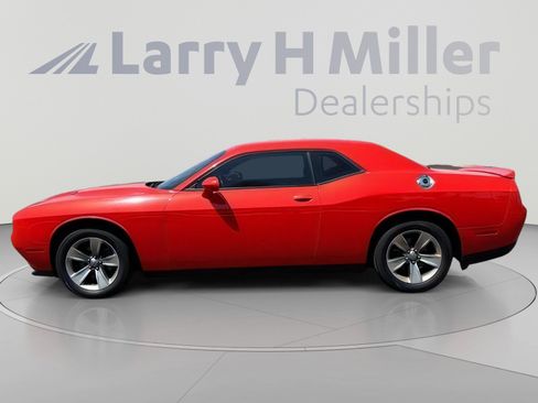 Used 2020 Dodge Challenger SXT RWD image 3