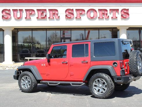 Used 2016 Jeep Wrangler Unlimited Rubicon w/ Connectivity Group AWD/4WD image 5