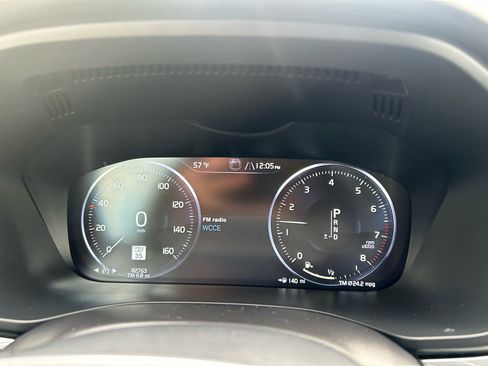 Used 2019 Volvo XC60 T5 Momentum w/ Multimedia Package image 12