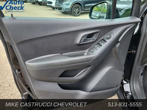Used 2020 Chevrolet Trax LS AWD/4WD image 21