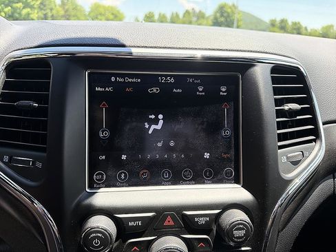 Used 2018 Jeep Grand Cherokee Altitude AWD/4WD image 16