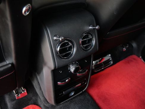 Certified 2020 Rolls-Royce Cullinan Black Badge image 30