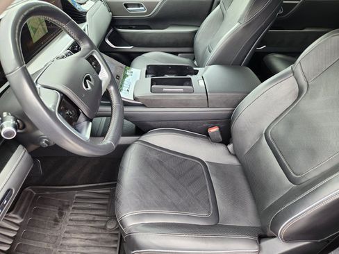 Used 2025 INFINITI QX80 Luxe RWD image 11