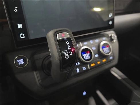 New 2026 Land Rover Defender 110 X-Dynamic SE AWD/4WD image 23