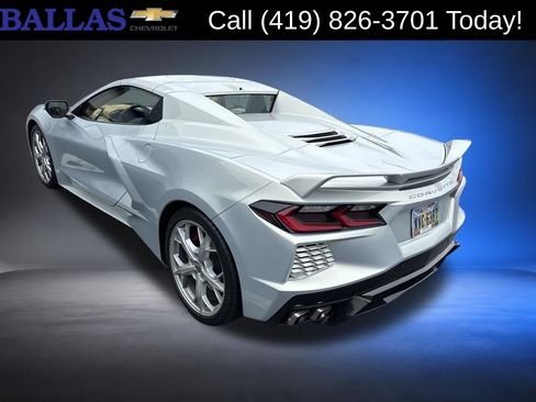 Used 2021 Chevrolet Corvette Stingray Premium Conv w/ Z51 Performance Package RWD image 3