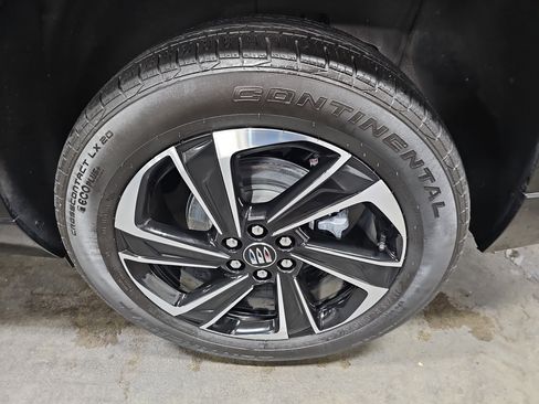 Used 2025 Buick Enclave Sport Touring w/ Super Cruise Package image 36