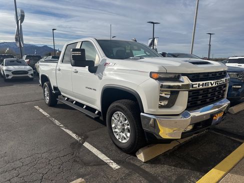 Used 2020 Chevrolet Silverado 2500 LT w/ All Star Edition image 11