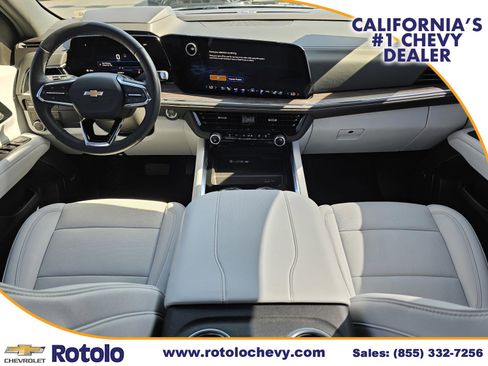 Used 2025 Chevrolet Suburban Premier RWD image 19