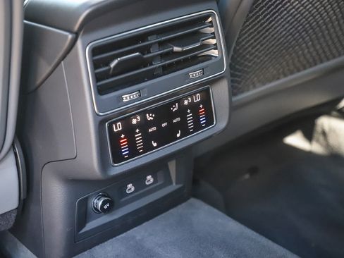 Used 2022 Audi SQ8 Prestige AWD/4WD image 21