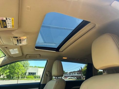 Used 2019 Toyota Highlander XLE AWD/4WD image 24