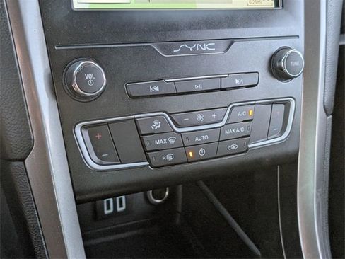 Used 2019 Ford Fusion SE image 22