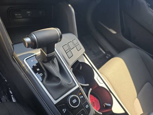 Used 2025 Kia Sportage LX FWD image 21