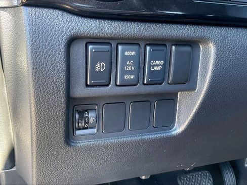 Used 2019 Nissan Titan SV w/ SV Convenience Package image 12