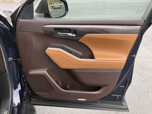 Used 2022 Toyota Highlander Platinum image 40