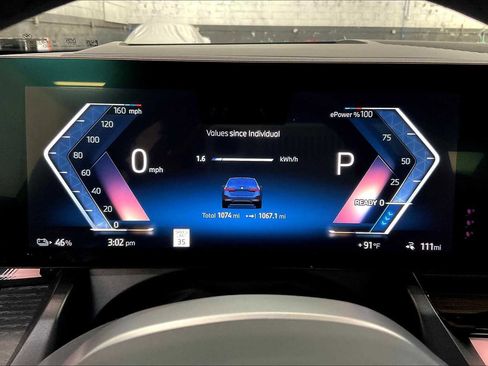 Used 2025 BMW i5 xDrive40 w/ Executive Package image 23