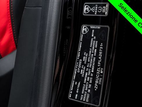 Used 2023 Lamborghini Urus Performante AWD/4WD image 12