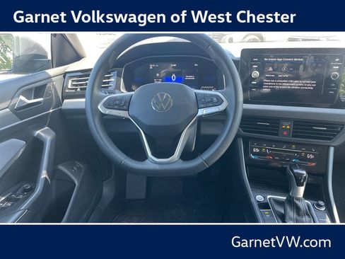 Certified 2025 Volkswagen Jetta SE w/ Black Wheel Package FWD image 13