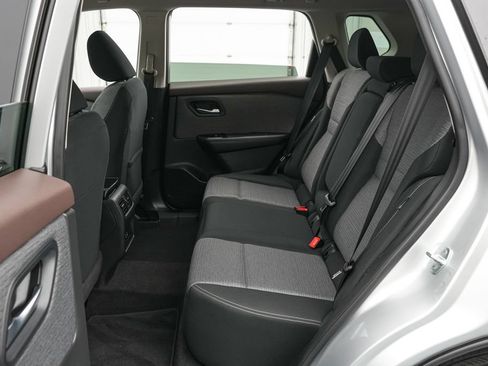 Used 2023 Nissan Rogue SV AWD/4WD image 18
