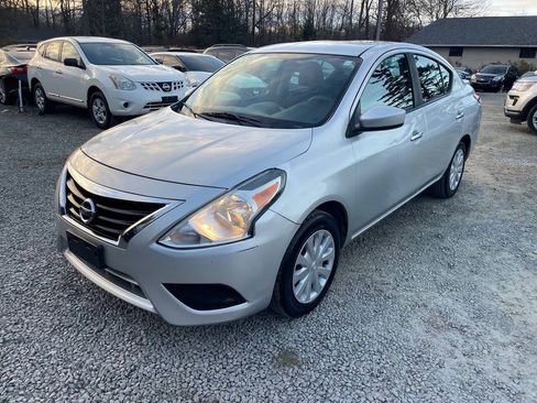 Used 2018 Nissan Versa SV FWD image 1