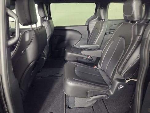 New 2026 Chrysler Pacifica Select FWD image 19
