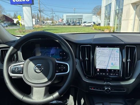 Used 2025 Volvo XC60 B5 Plus image 20