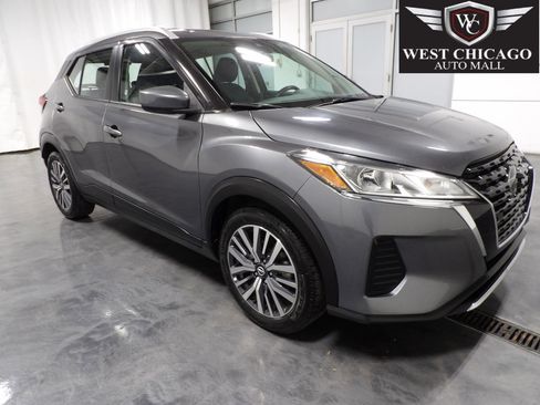 Used 2021 Nissan Kicks SV image 1