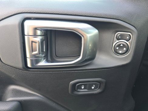 New 2025 Jeep Gladiator Sport image 24