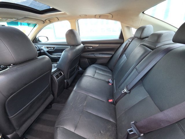 Used 2013 Nissan Altima 2.5 SL w/ Technology Pkg FWD image 11
