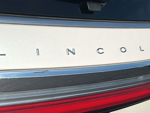 Used 2019 Lincoln Navigator L Reserve AWD/4WD image 28