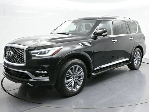 Used 2022 INFINITI QX80 Luxe w/ All-Season Package AWD/4WD image 3