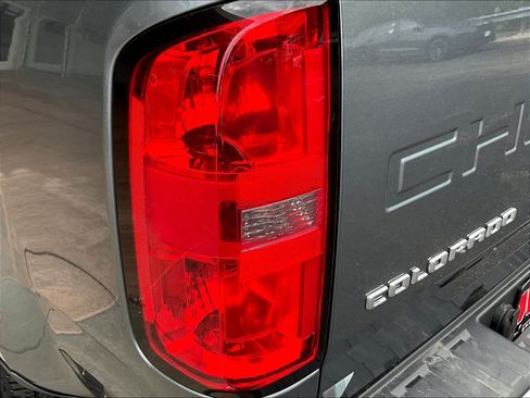 Used 2022 Chevrolet Colorado W/T w/ WT Convenience Package AWD/4WD image 23