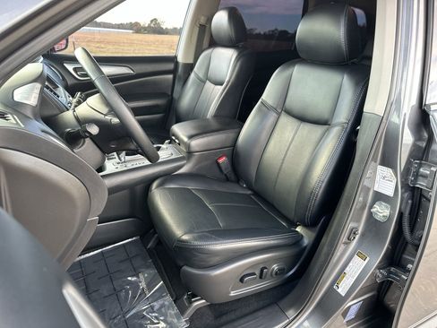 Used 2020 Nissan Pathfinder SL image 11