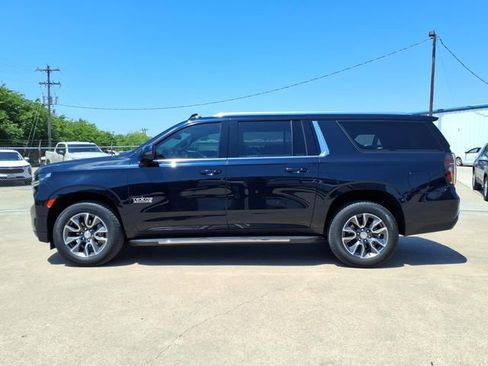 Used 2024 Chevrolet Suburban LT w/ Luxury Package AWD/4WD image 4