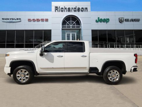 Used 2024 Chevrolet Silverado 3500 High Country w/ Technology Package AWD/4WD image 3