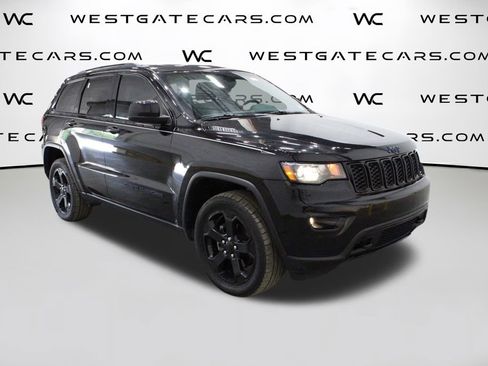 Used 2019 Jeep Grand Cherokee Laredo image 2