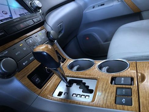 Used 2010 Toyota Highlander Limited AWD/4WD image 28