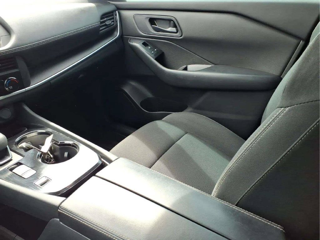 Used 2025 Nissan Rogue S FWD image 11