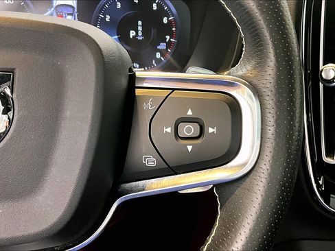 Used 2019 Volvo XC40 T5 R-Design image 25