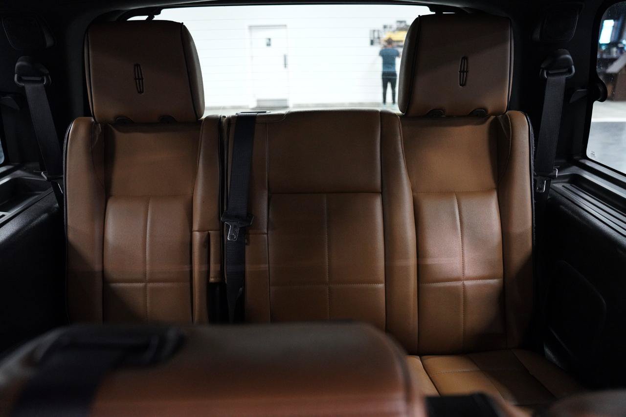 Used 2012 Lincoln Navigator 4WD image 29