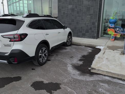 Used 2020 Subaru Outback Touring XT image 5